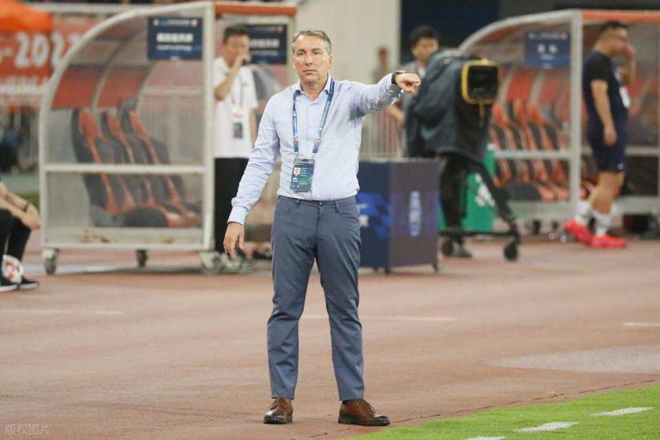 伊夫和哈维, 小克鲁伊夫, 赛季中超冠